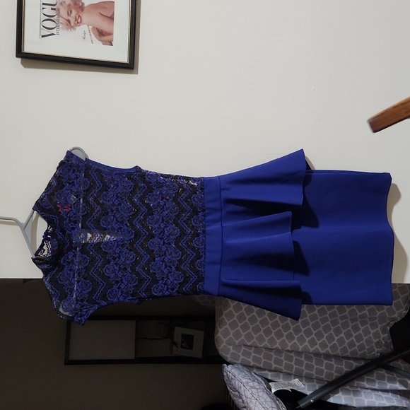 Robe Peplum 2B BEBE NAOMI - Taille XL - Neuf Avec étiquette (NWT)